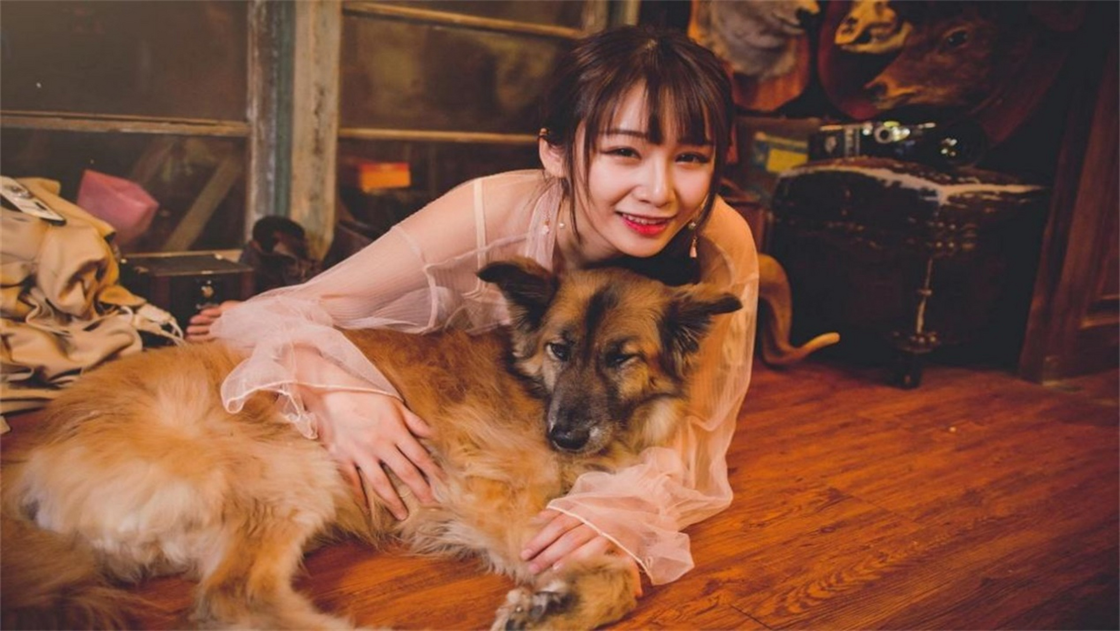 张梓琳是一位知名演员和母亲,经常在社交平台上晒出女儿们的萌照,表达