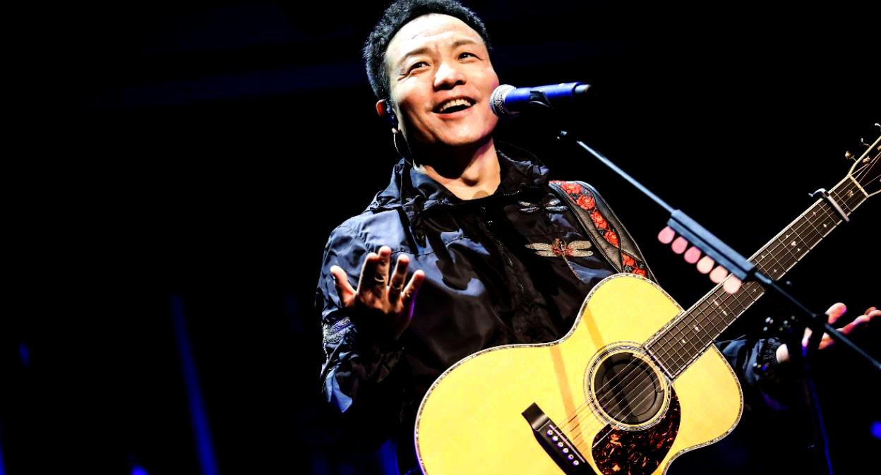 许巍55岁,"摇滚老炮"人到中年,近况曝光:前半生受抑郁症折磨