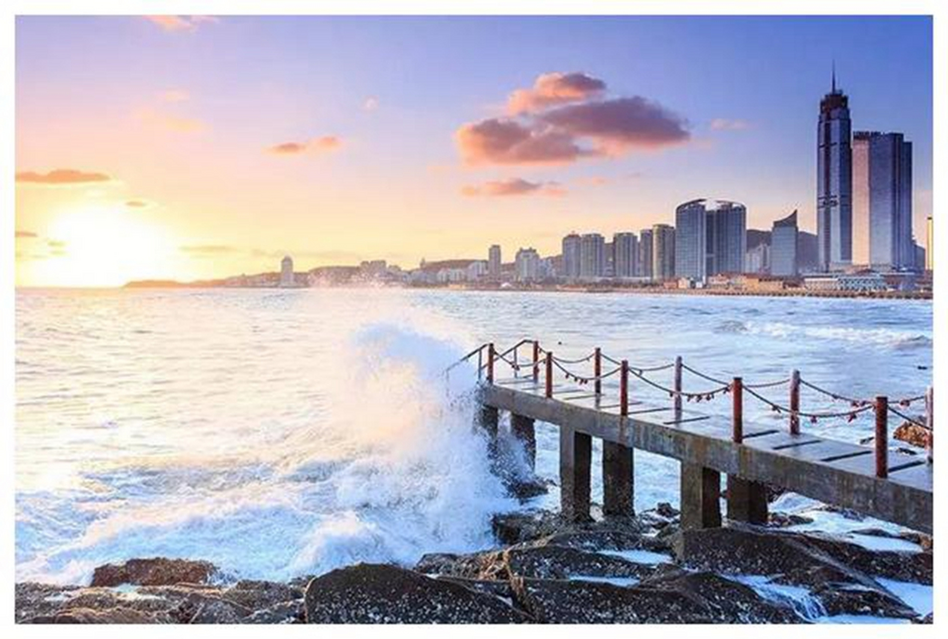 摘要:烟台作为山东半岛璀璨明珠,被忽视的北方沿海城市,拥有美丽的