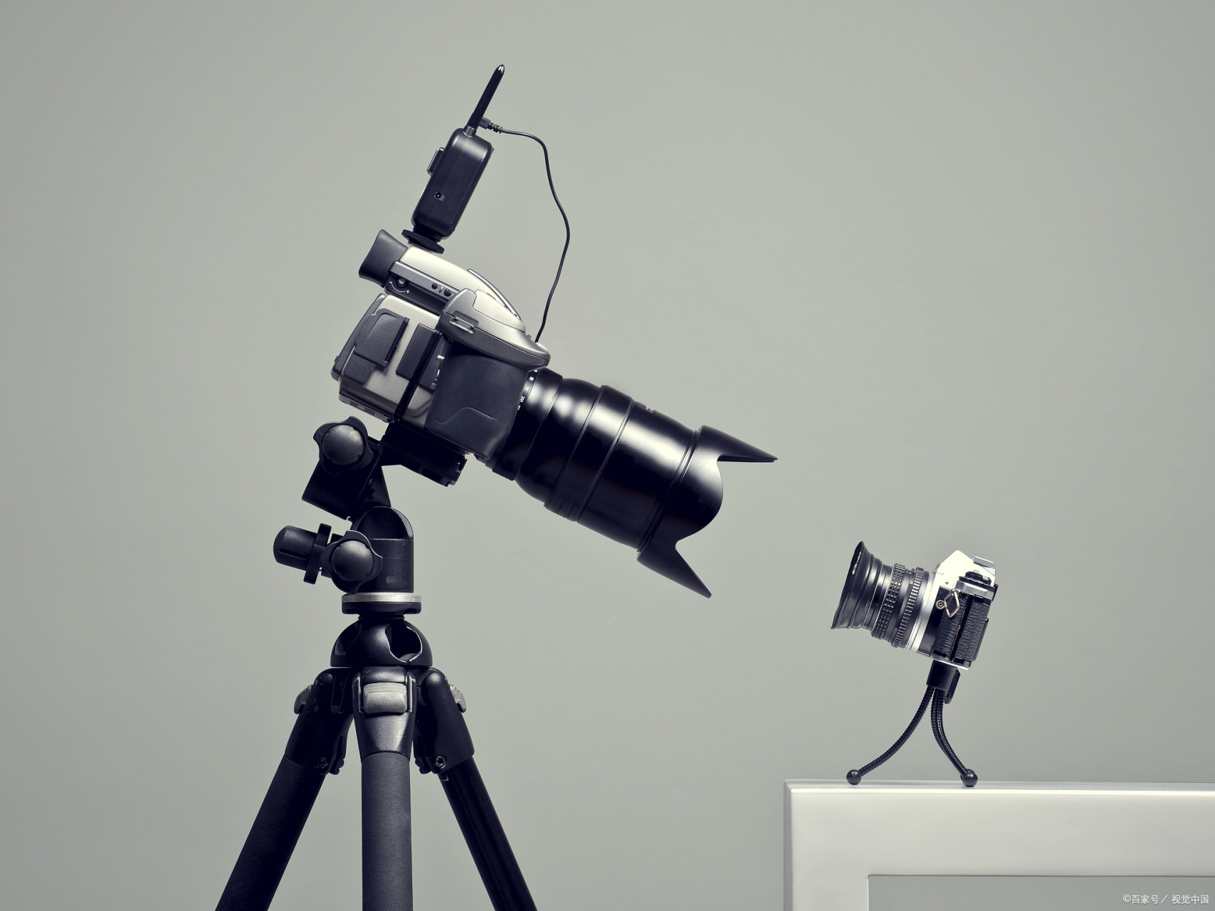 望远镜能观测到的天文景象有月球表面,五彩斑斓的行星,遥远的星系