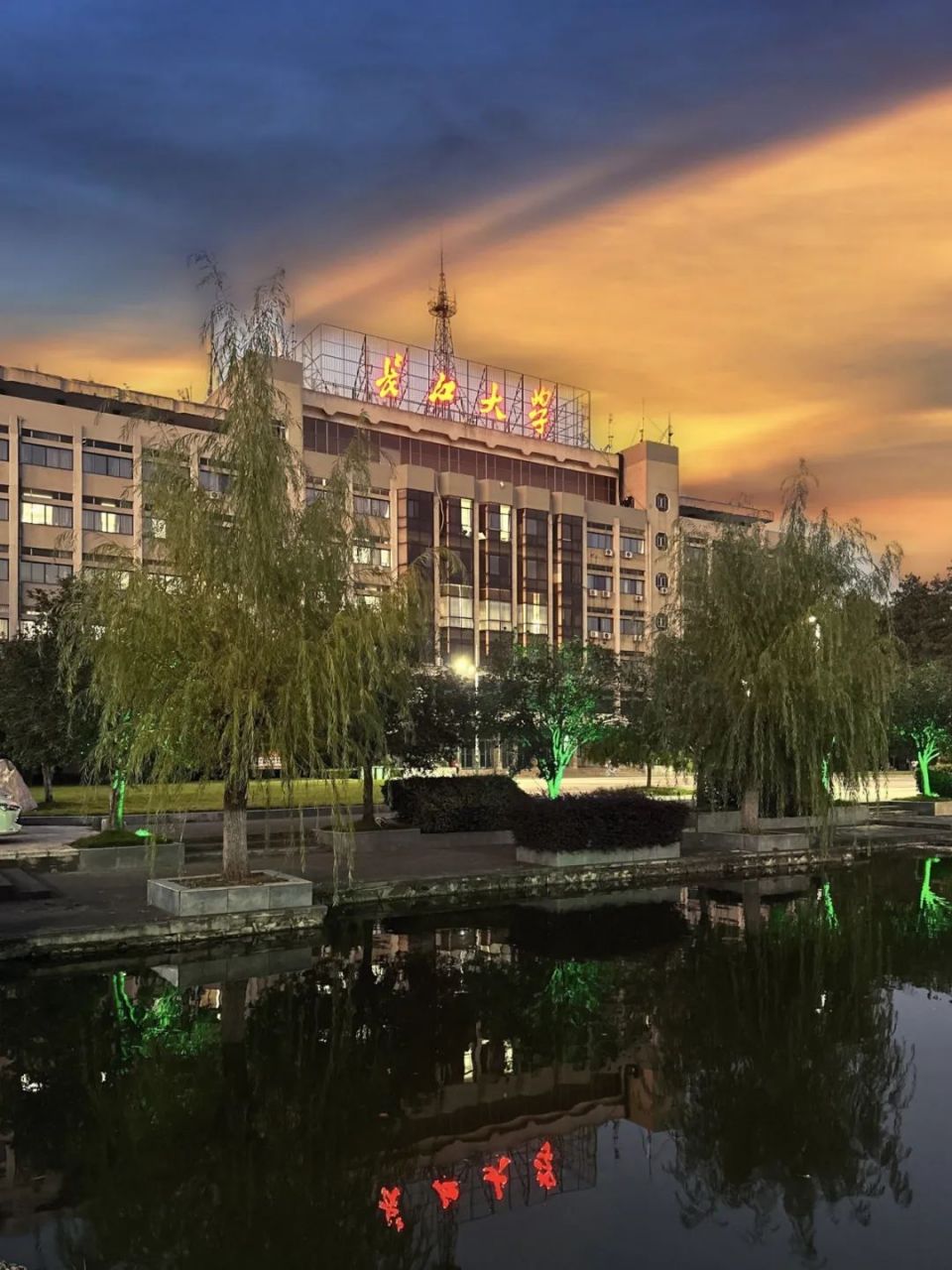 摘要:  长江大学石油工程学院是我国石油与天然气工程高层次专业人才