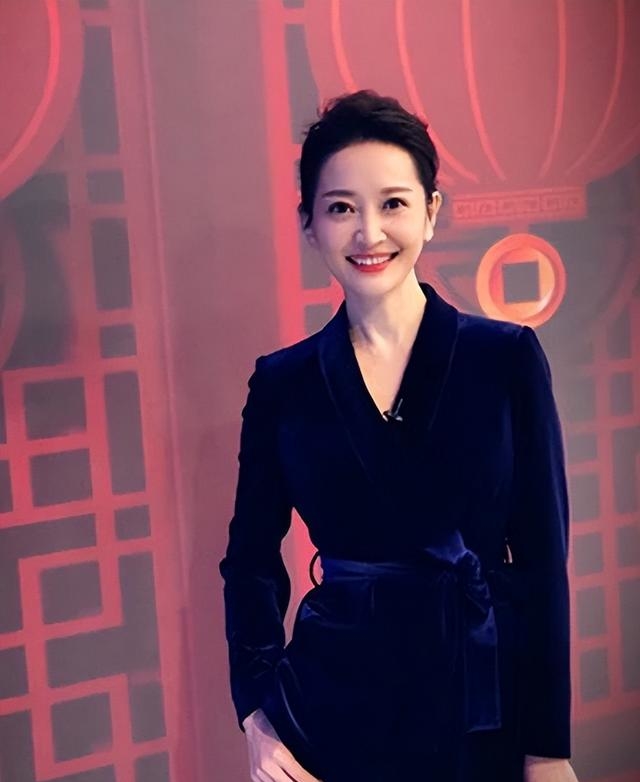 主持人谢颖颖:嫁给设计师,婚后生下一个女儿,一家三口其乐融融