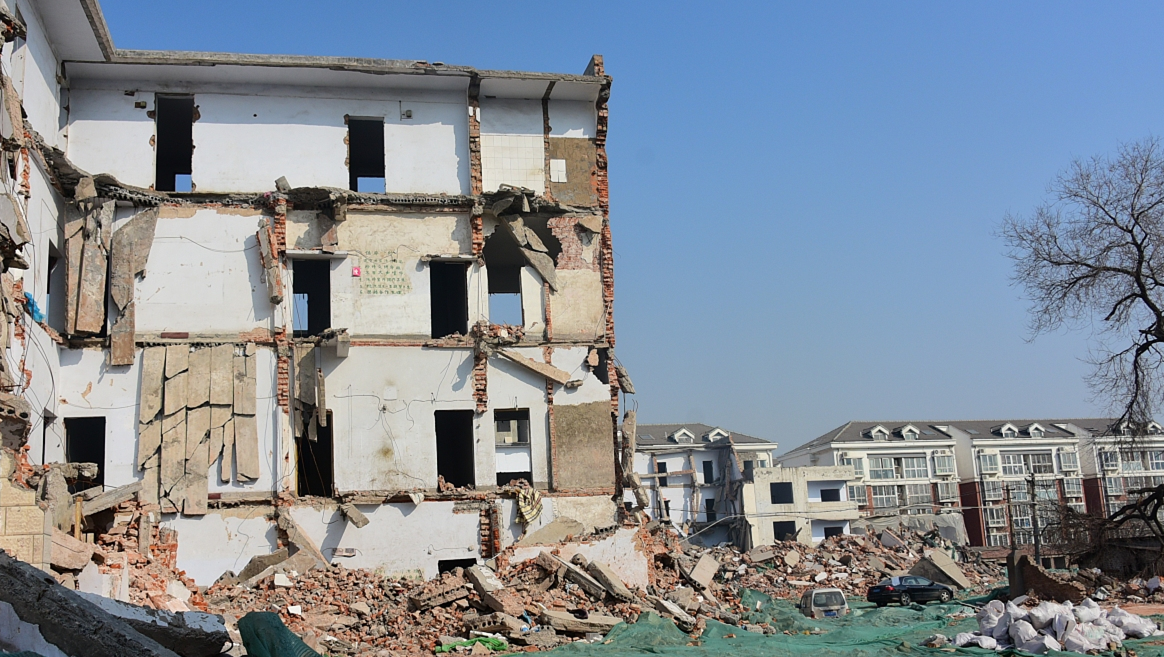 我退休金5000交给再婚老伴,她总说不够花,悄悄记账后我让她走人