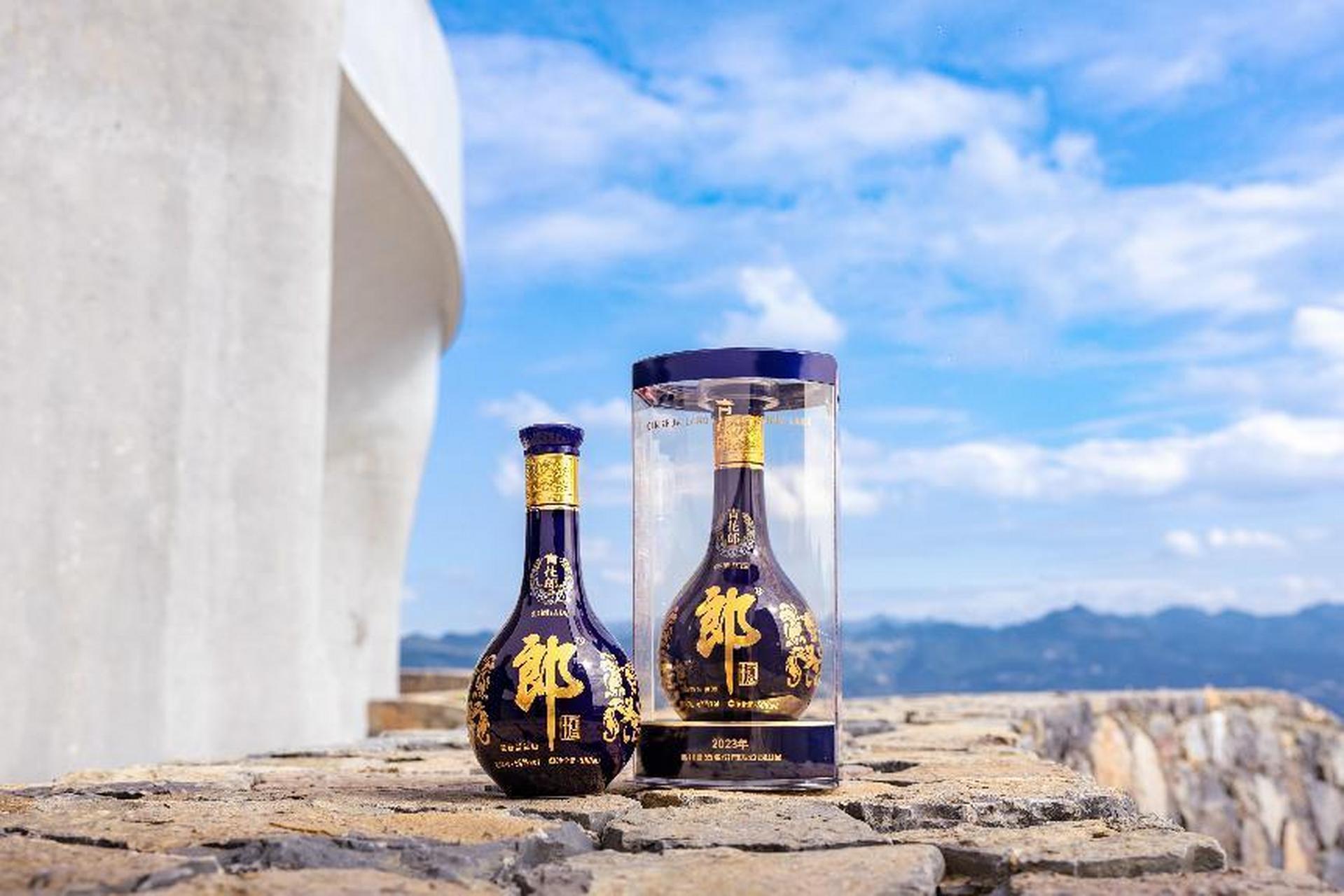 摘要:郎酒庄园位于赤水河左岸的酱酒黄金产区,占地10平方公里,拥有