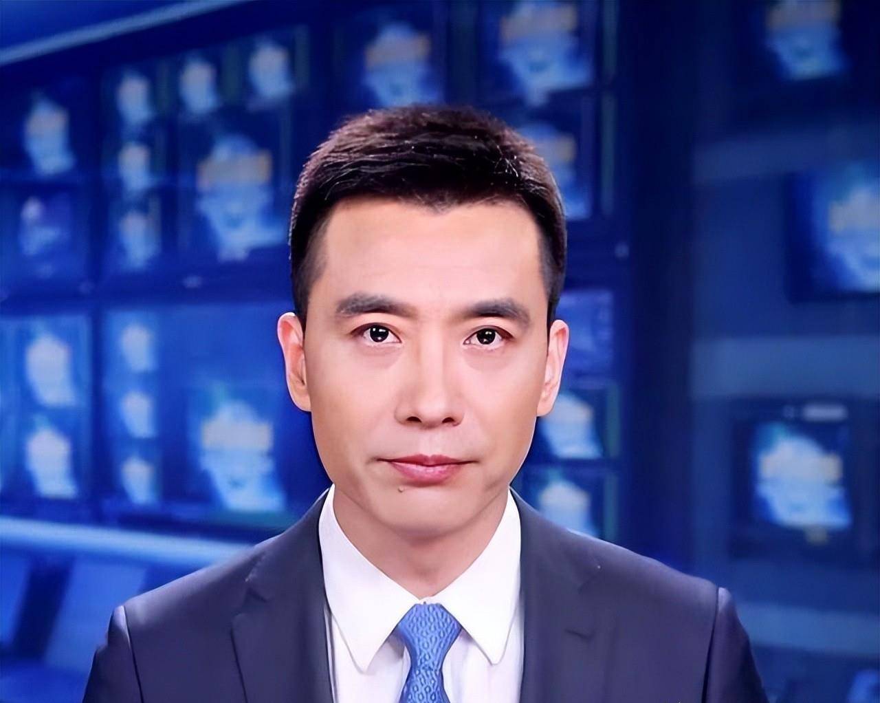 主持25年,妻身份谜,儿12岁出书