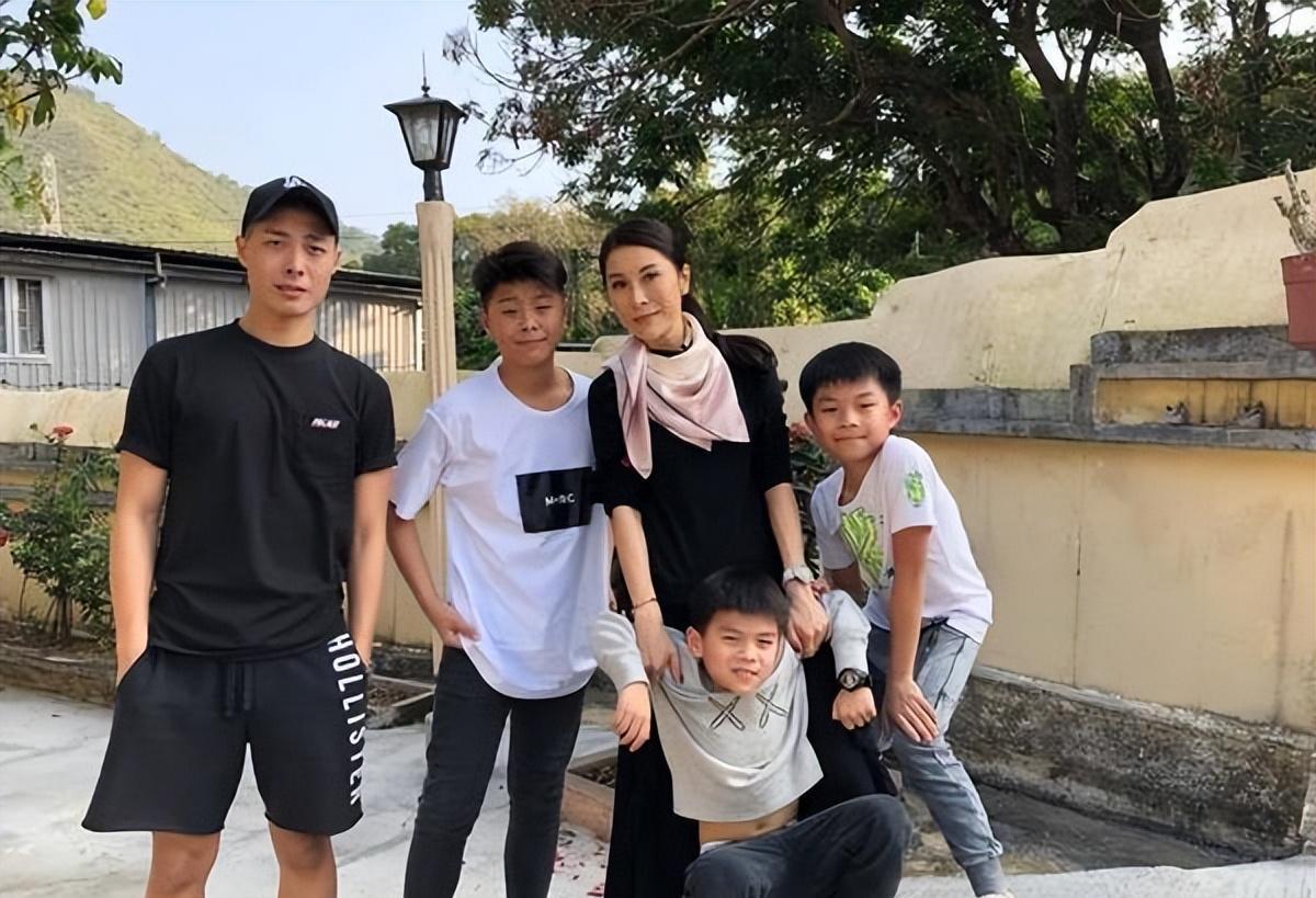 女星黎淑贤老公现身殓房认尸!卢惠光两儿子陪同神情哀伤一言不发