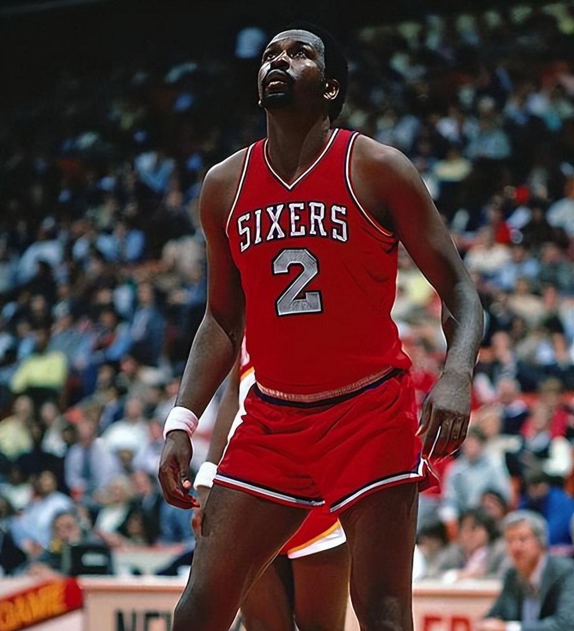 摘要: 火箭队史最强阵容包括奥拉朱旺,摩西马龙,麦迪,德雷克斯勒和