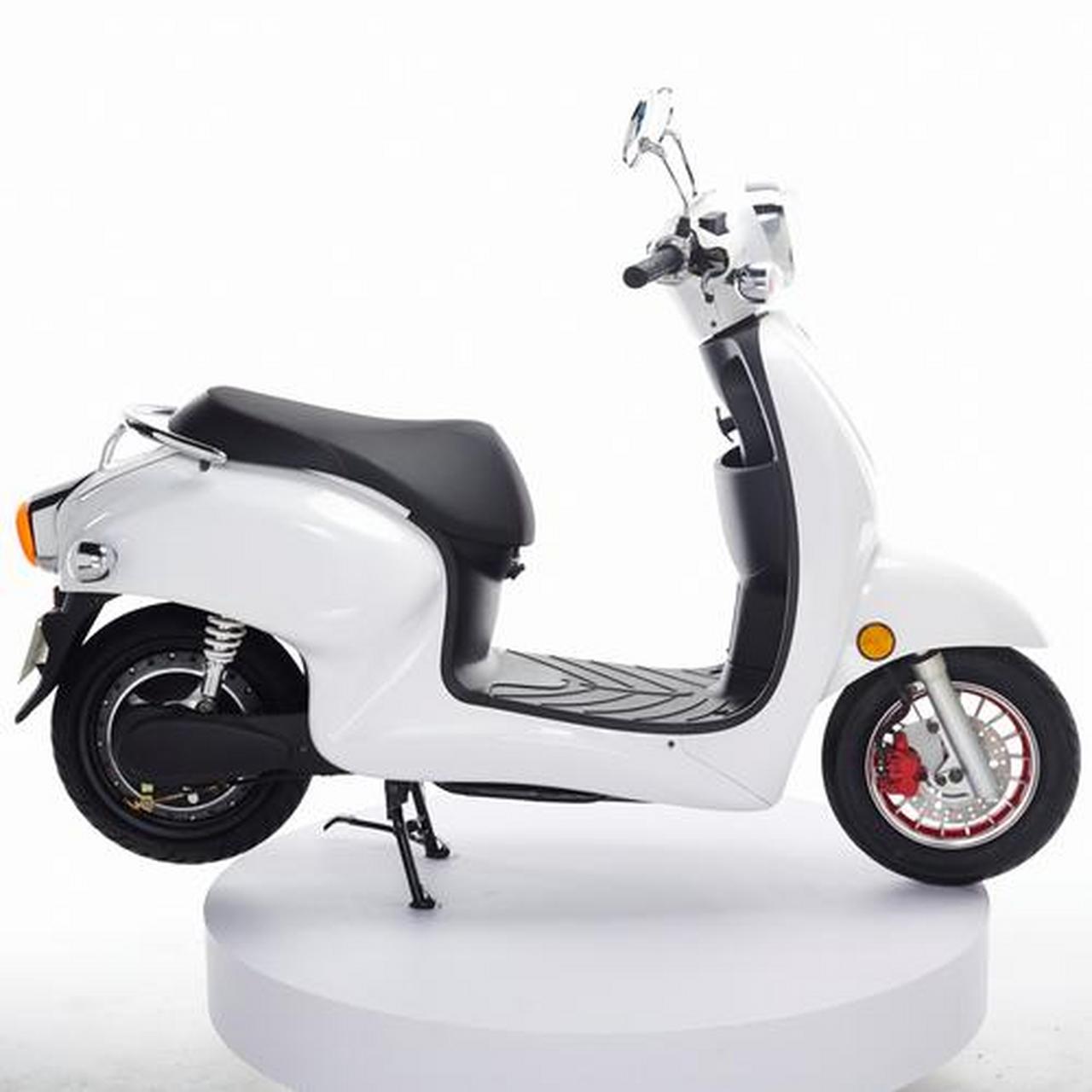 江苏绿奕建豪电动科技公司电动摩托车充电需注意:1.