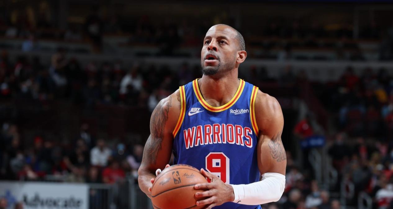 nba特纳:勇士靠抱团才击败詹姆斯!一哥淡定回应,顺应潮流罢了