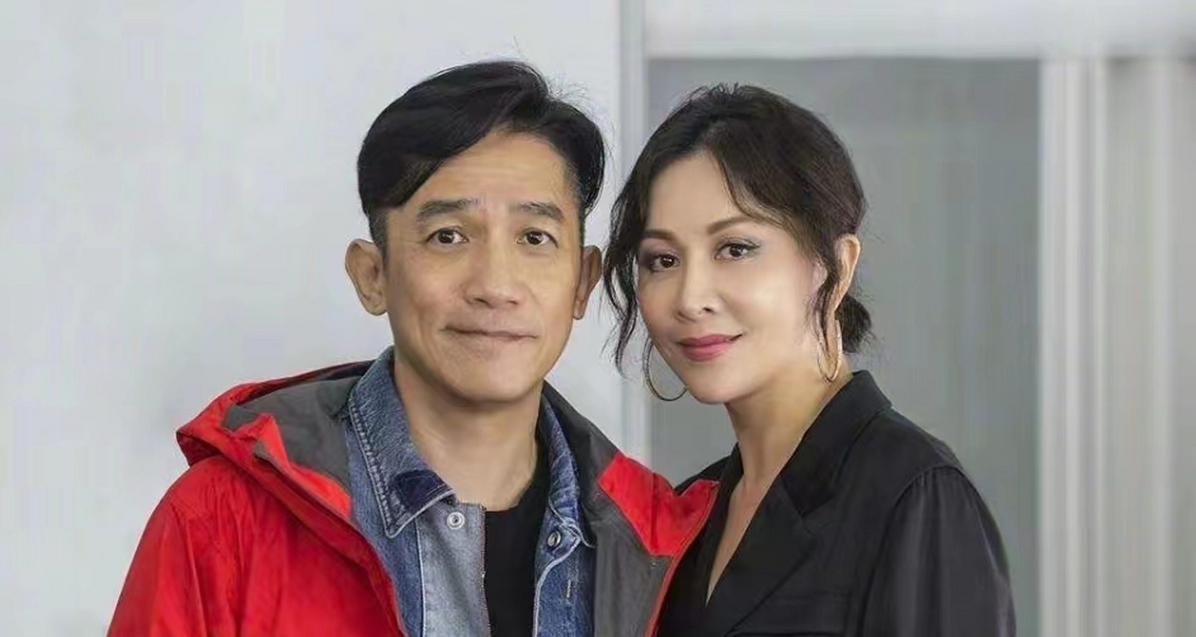 摘要: 刘嘉玲和梁朝伟展示了岁月与时尚的微妙关系.刘嘉玲的青春光彩