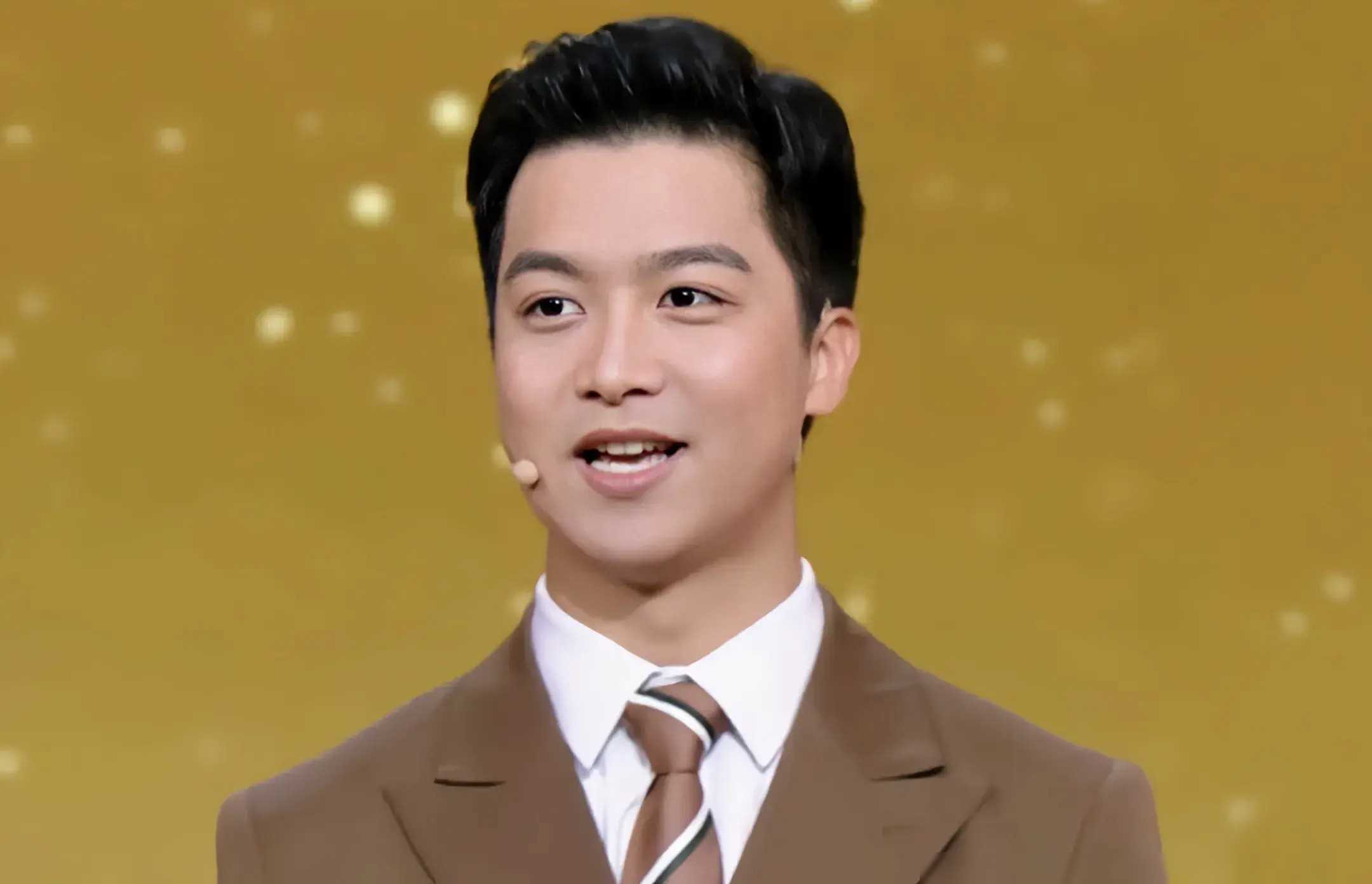 杨旭摘得主持人大赛金奖,他有望成为央视2024春节联欢晚会主持人