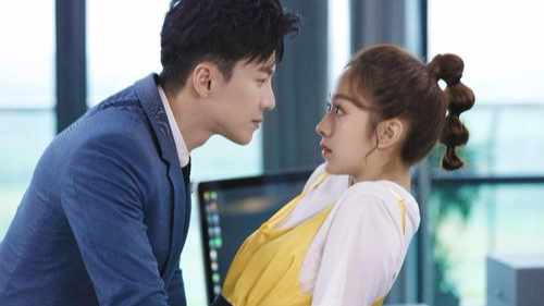 发现异地恋女友劈腿男闺蜜,我果断分手,但她却崩溃大哭求我原谅