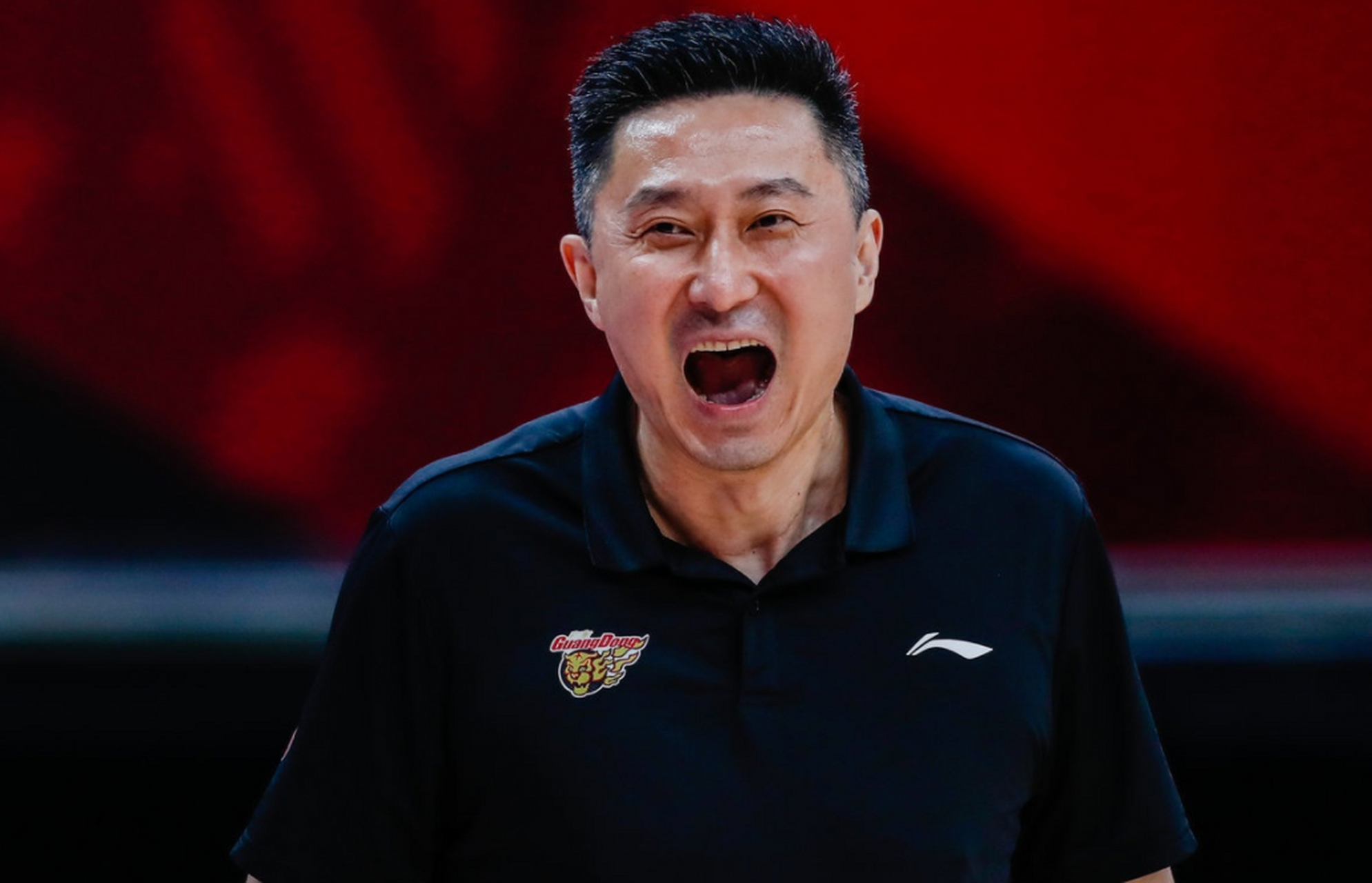 徐昕,广东宏远青年队的新星,凭借18分17篮板7盖帽的出色表现成为全场