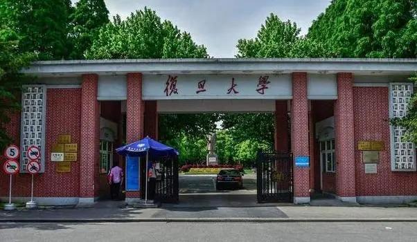 过去,复旦文理学院的学生在本地就业并不难,因为他们的大学名声和能力