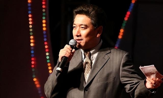 央视知名主持人水均益:娶了小13岁的娇妻,为什么身背骂名?