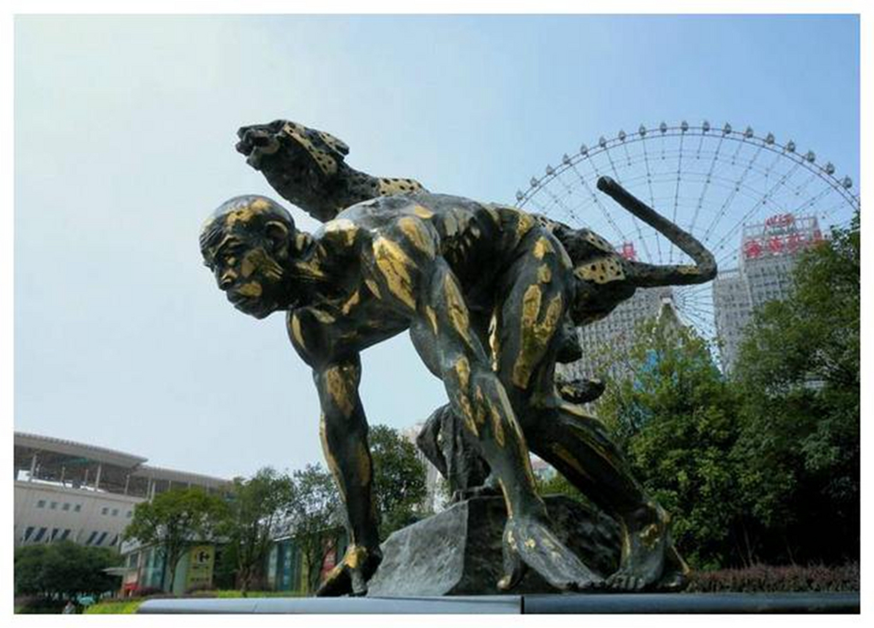 摘要:美国华尔街铜牛和无畏女孩铜像引起争议,涉及文化,信仰,性别等