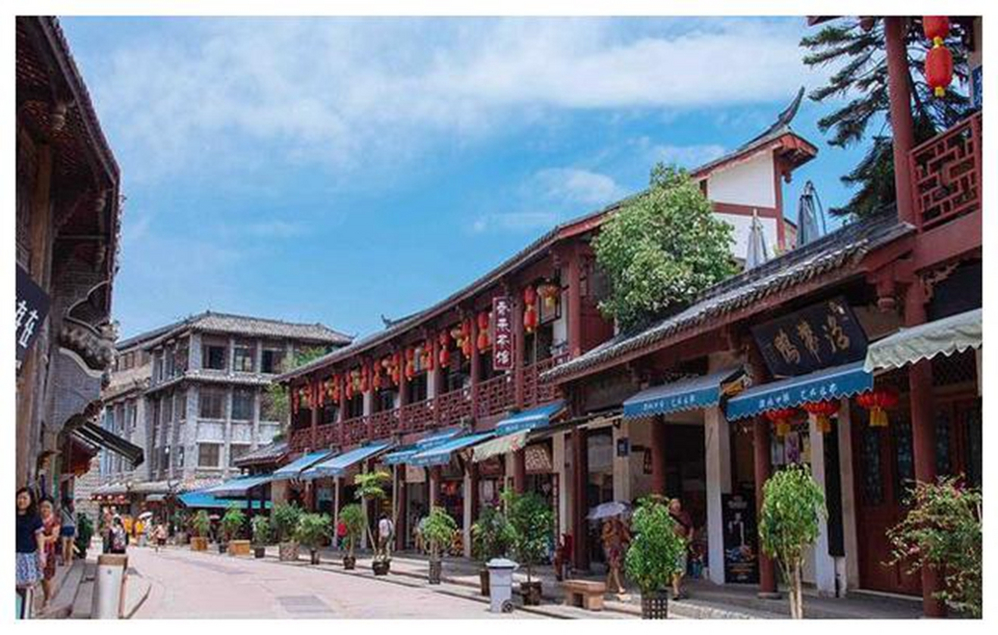 福建永定客家古镇是一个耗资32亿元,建筑面积达57万平方米的项目,以