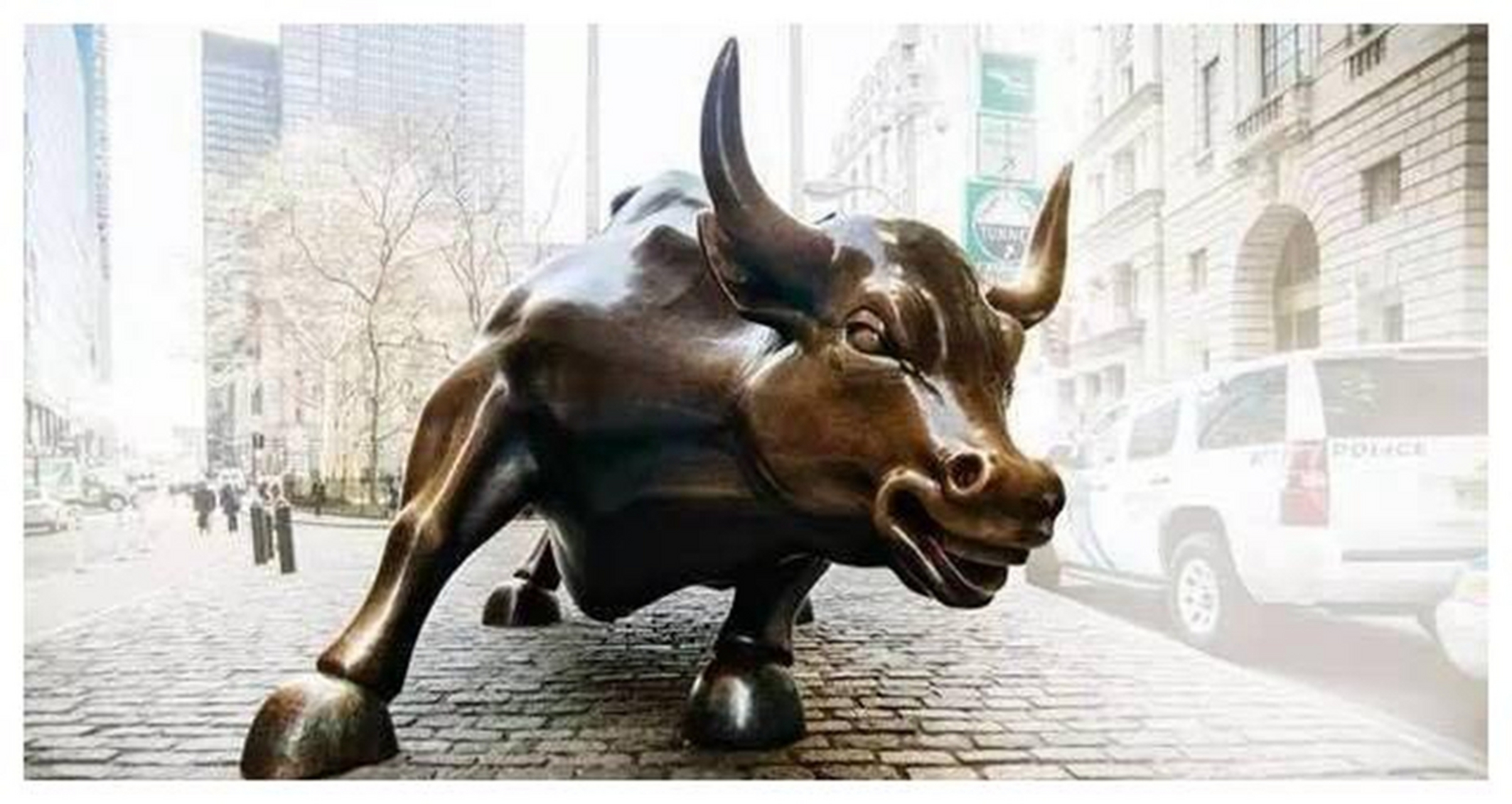 摘要:美国华尔街铜牛和无畏女孩铜像引起争议,涉及文化,信仰,性别等