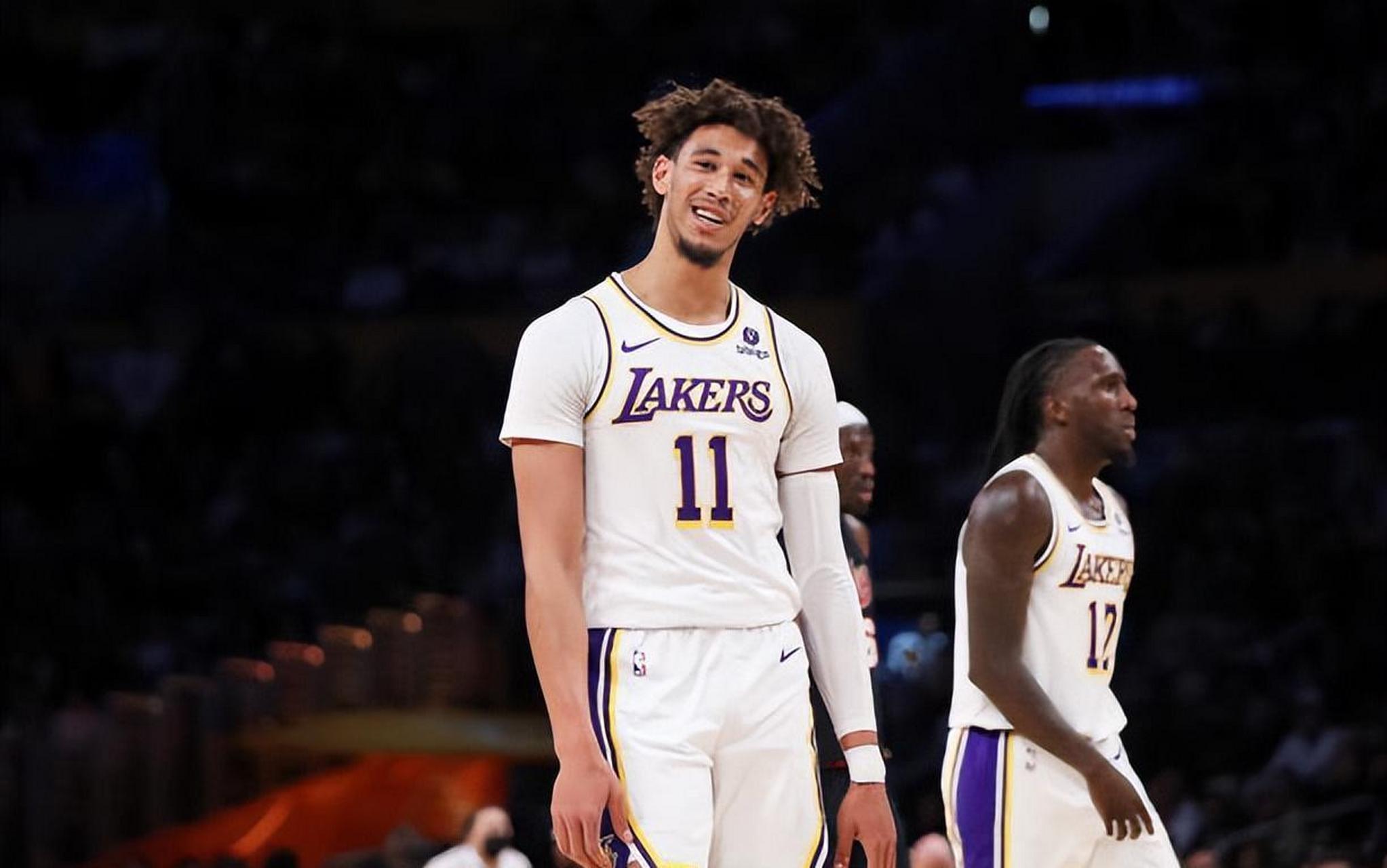 摘要:  贾克森-海斯作为湖人内线新星,在比赛中展现出令人瞩目的身体