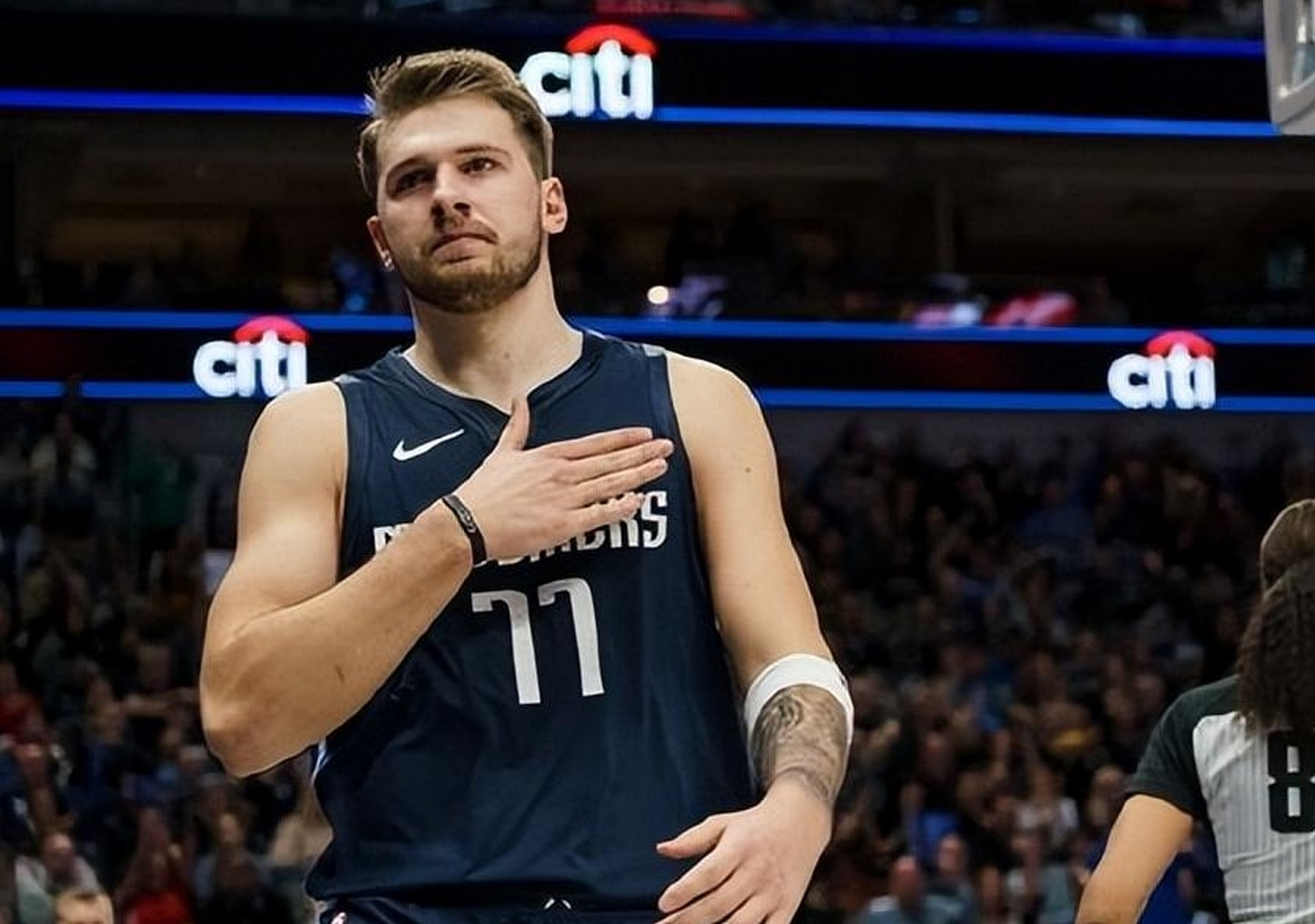 东契奇在短短六个赛季中超越了诺维茨基的成就,令人惊叹.