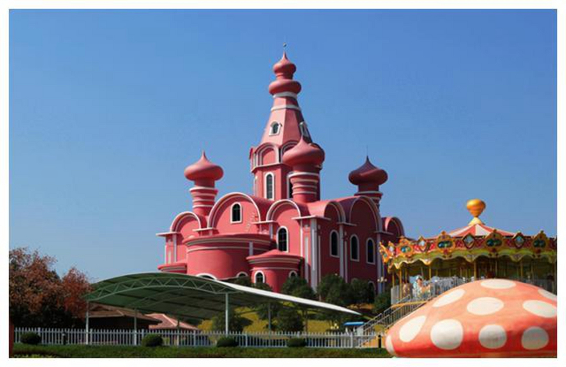 宜春靖安中部梦幻城,一个耗资20亿打造的游乐园,是游客们心驰神往的