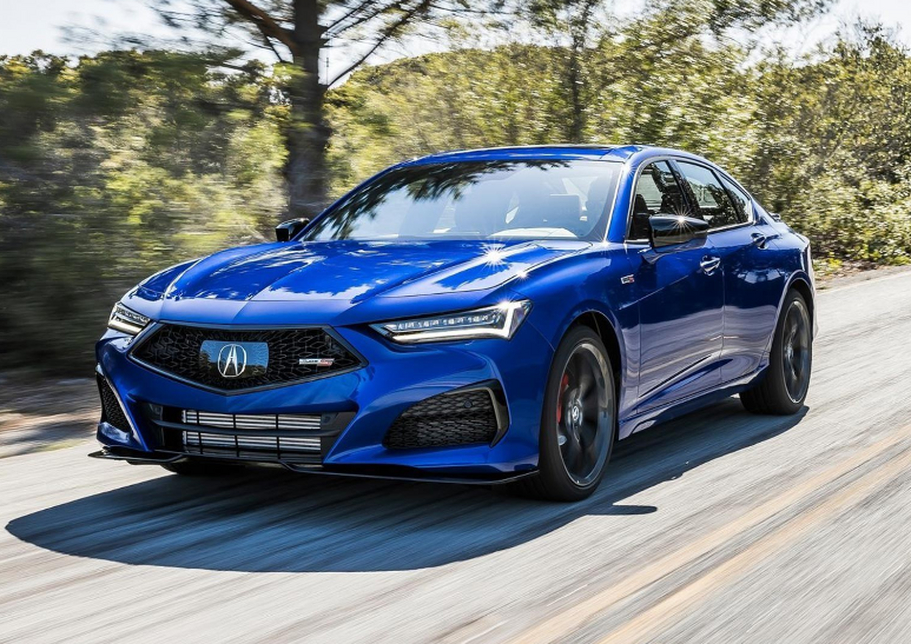 本田旗下的讴歌tlx是一款兼具外观美感和动力澎湃的车型,曾经以高价位