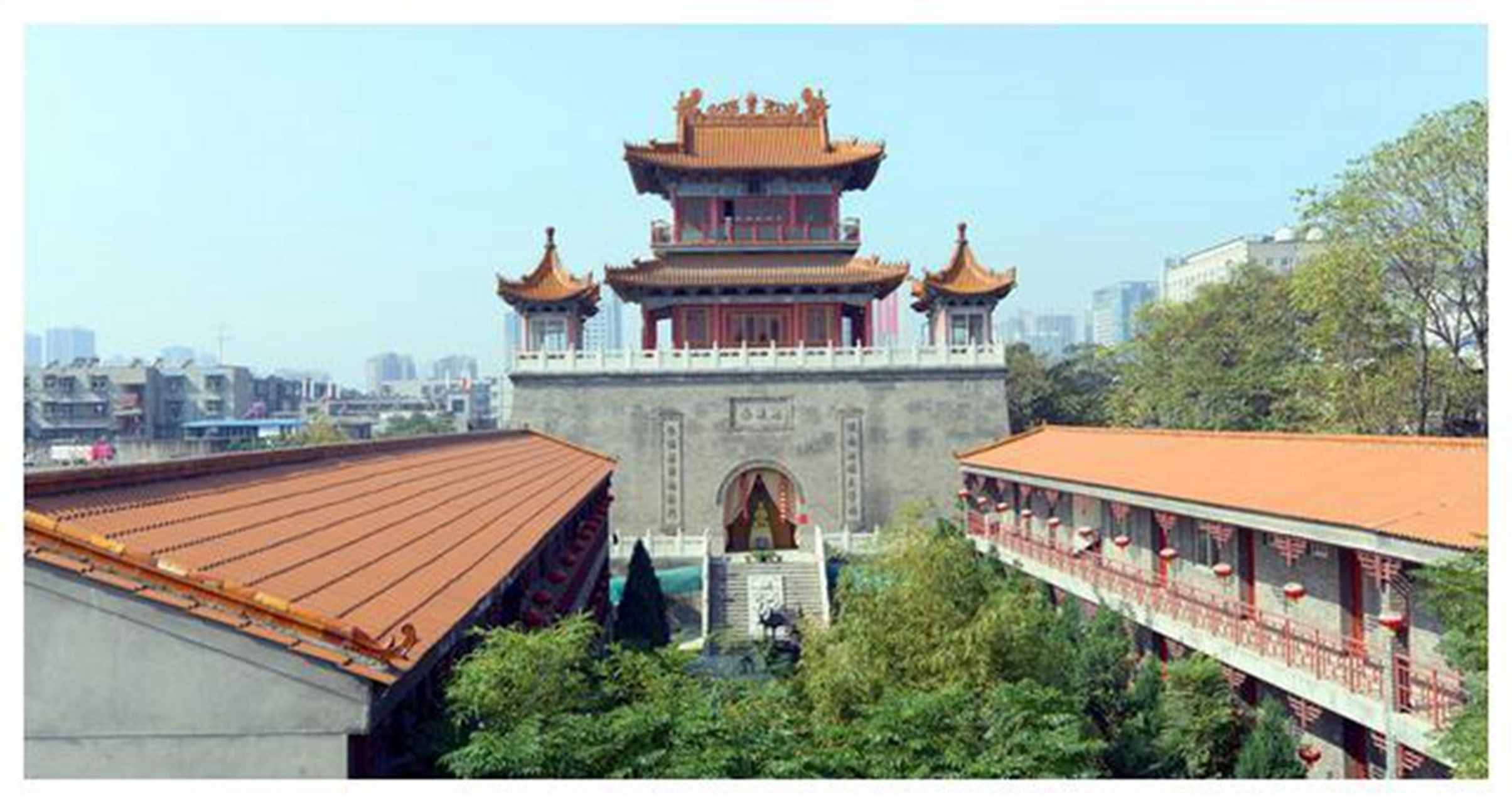 云居寺,西安古都的一座神秘寺庙,位于玉祥门莲湖路西段,规模宏大,建筑