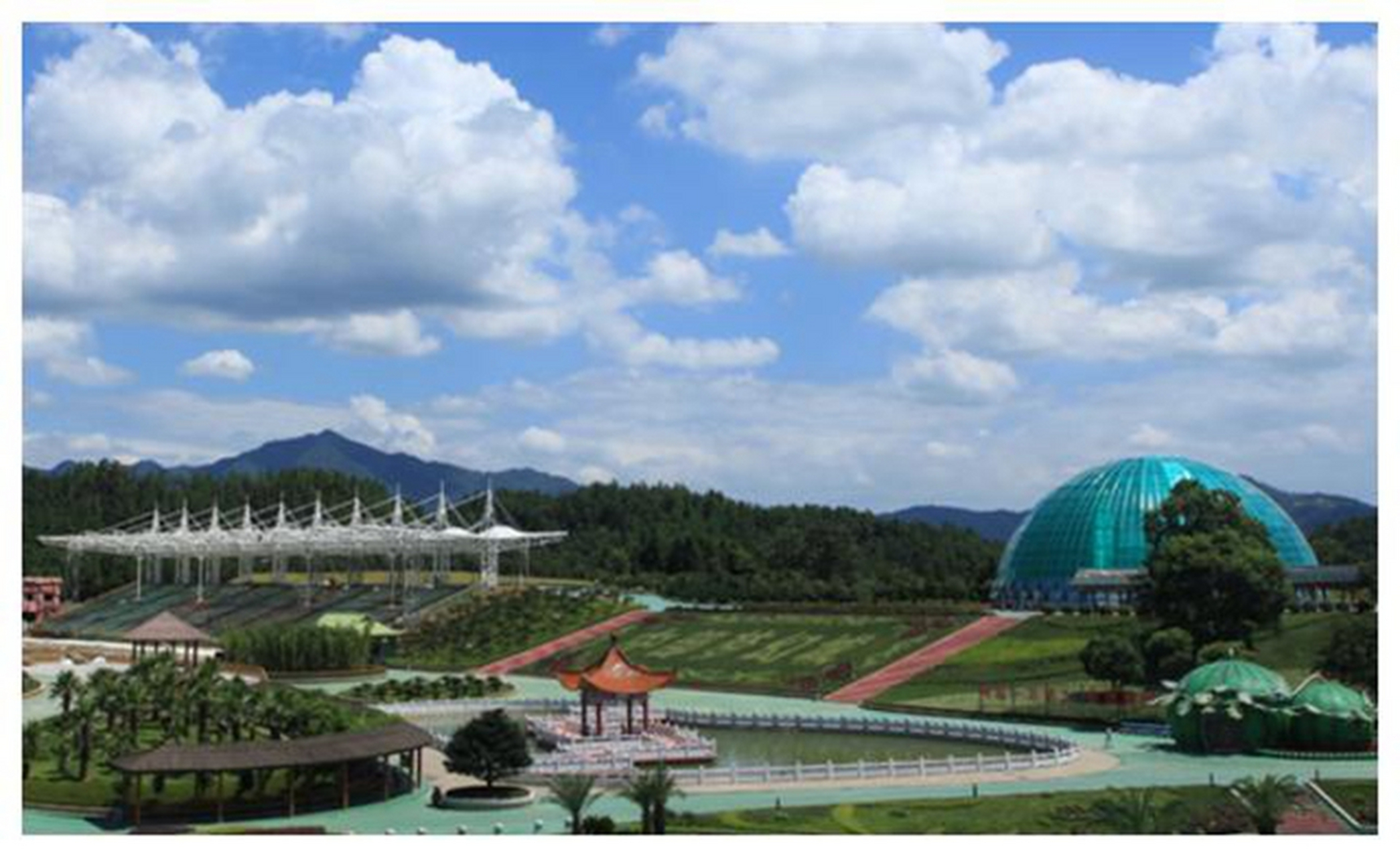 宜春靖安中部梦幻城,一个耗资20亿打造的游乐园,是游客们心驰神往的