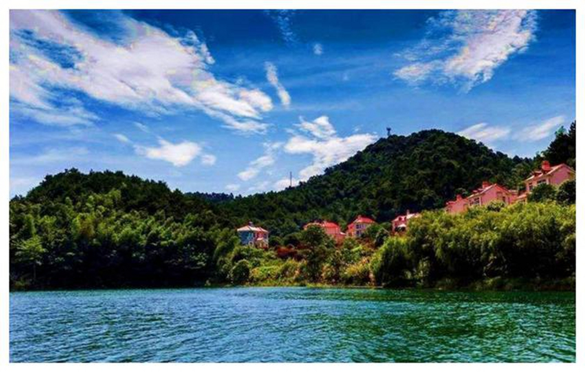 摘要: 石燕湖生态旅游公园是长沙长株潭地区的一个旅游胜地,拥有群山
