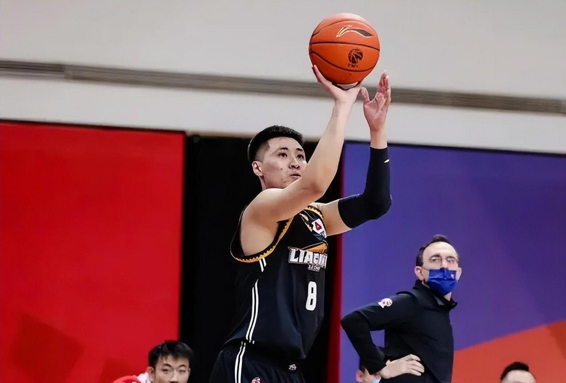 辽宁男篮三名球员马壮,张立文和鄢士博离队,辽宁队为了节省资金和支出