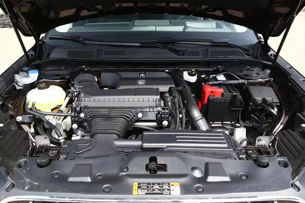 解读林肯冒险家:入门跌至22万多,配2.0t 8at,还带27英寸大屏