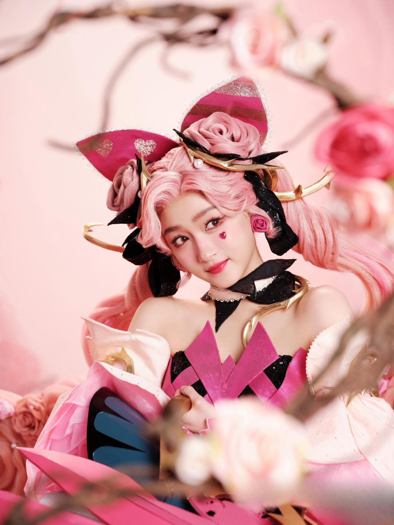 关晓彤cos孙尚香,甜酷少女气场全开,网友:完美还原游戏角色