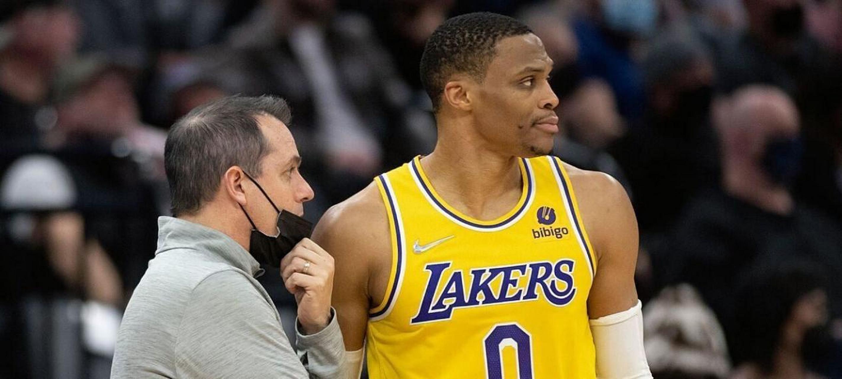 湖人队2021-22赛季表现糟糕,原因是阵容老化,伤病困扰,球星不兼容以及