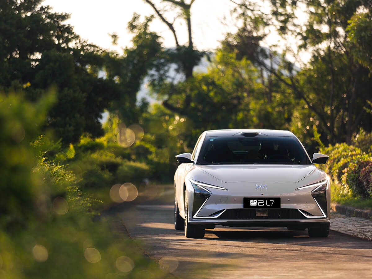 50万的纯电中大型轿车,智己l7的实力有多夸张?