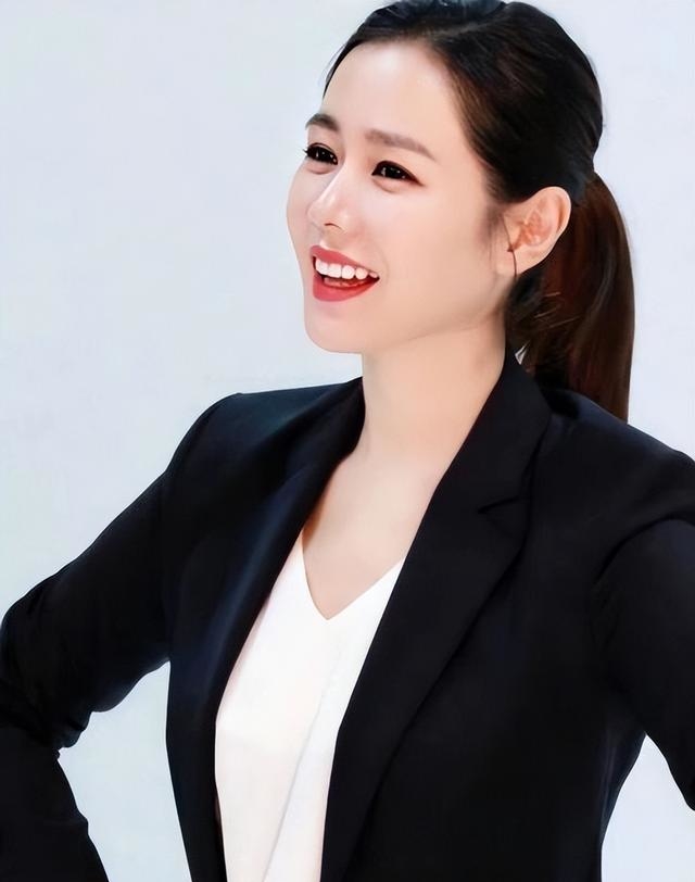 孙艺珍生娃后面相都变了!首次公开露面,打扮依旧但脸明显老了