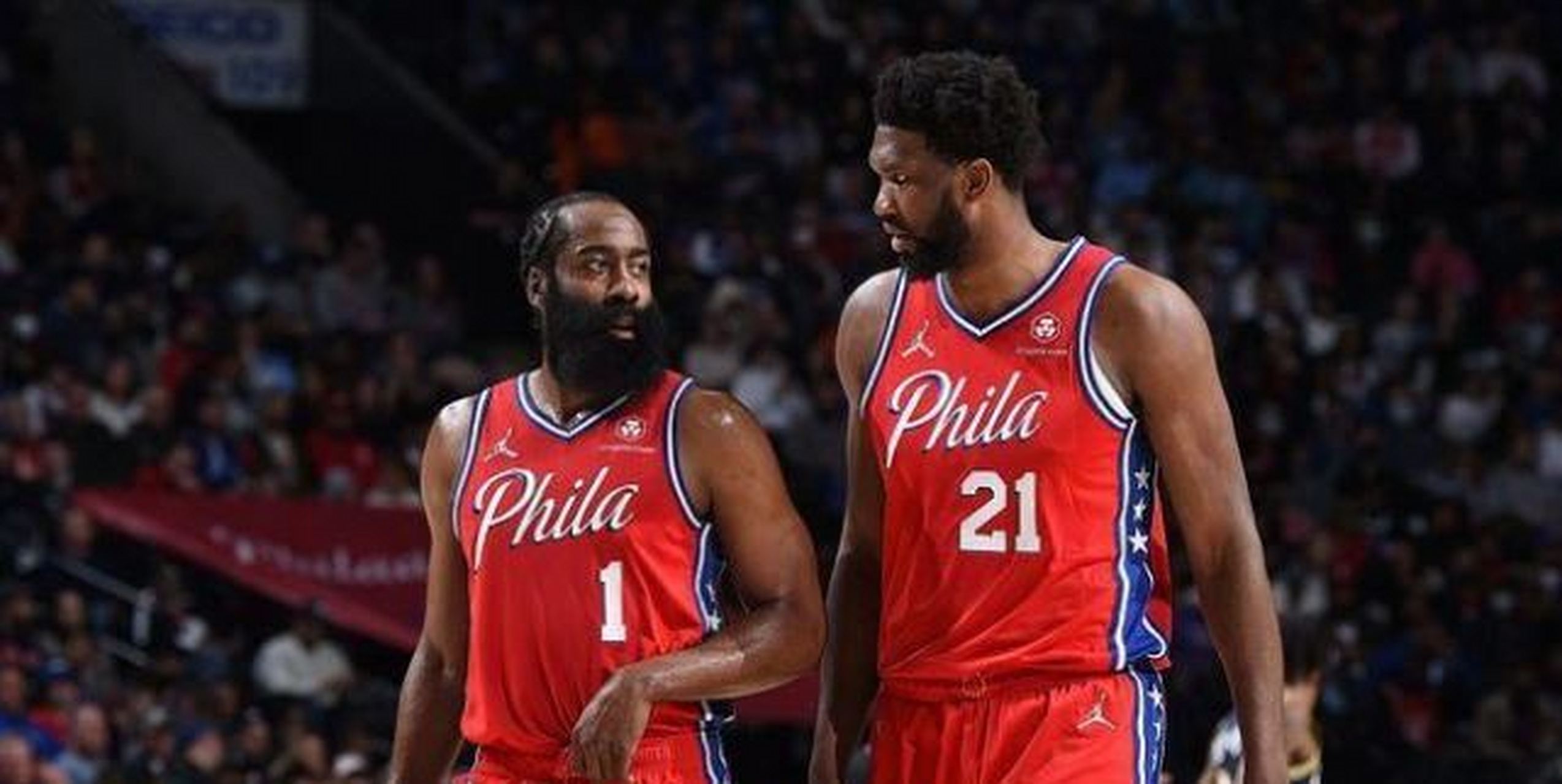 近期,76人运营总裁莫雷和快船主教练泰伦卢的口水战引发关注.