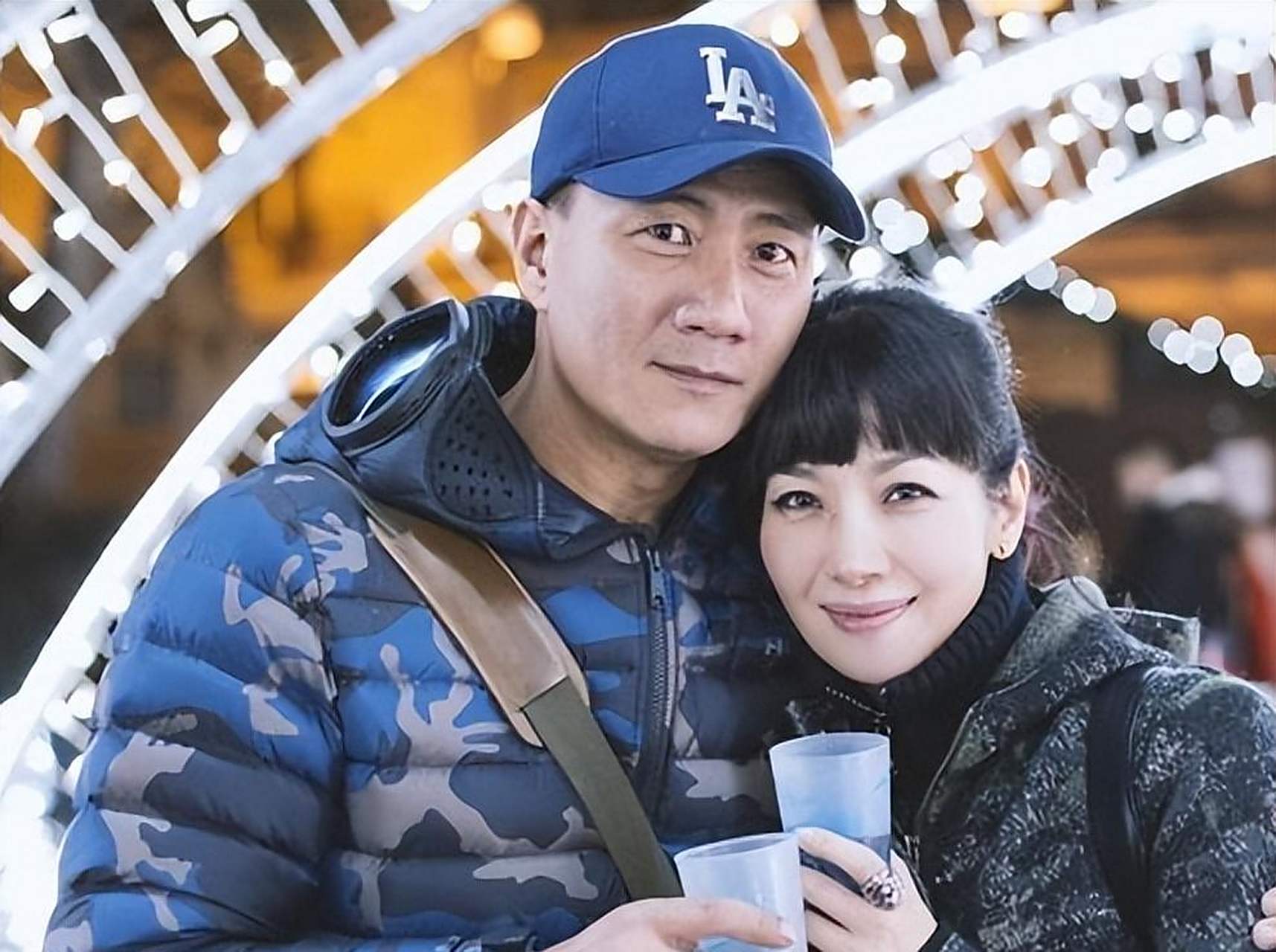 卢芳是胡军的妻子,两人因话剧结缘.