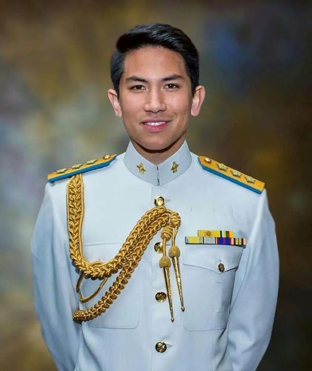 文莱王子宣布大婚,这位"帅哥王子"如何征服250万粉丝?