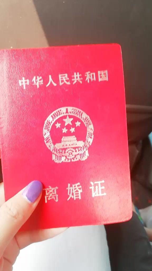 我年薪有60万,丈夫10万,和窝囊废丈夫离婚后,母亲直言要断绝关系