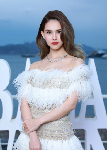 "天王嫂"昆凌沐浴照流出,性感妖娆前凸后翘,不愧混血嫩模出道