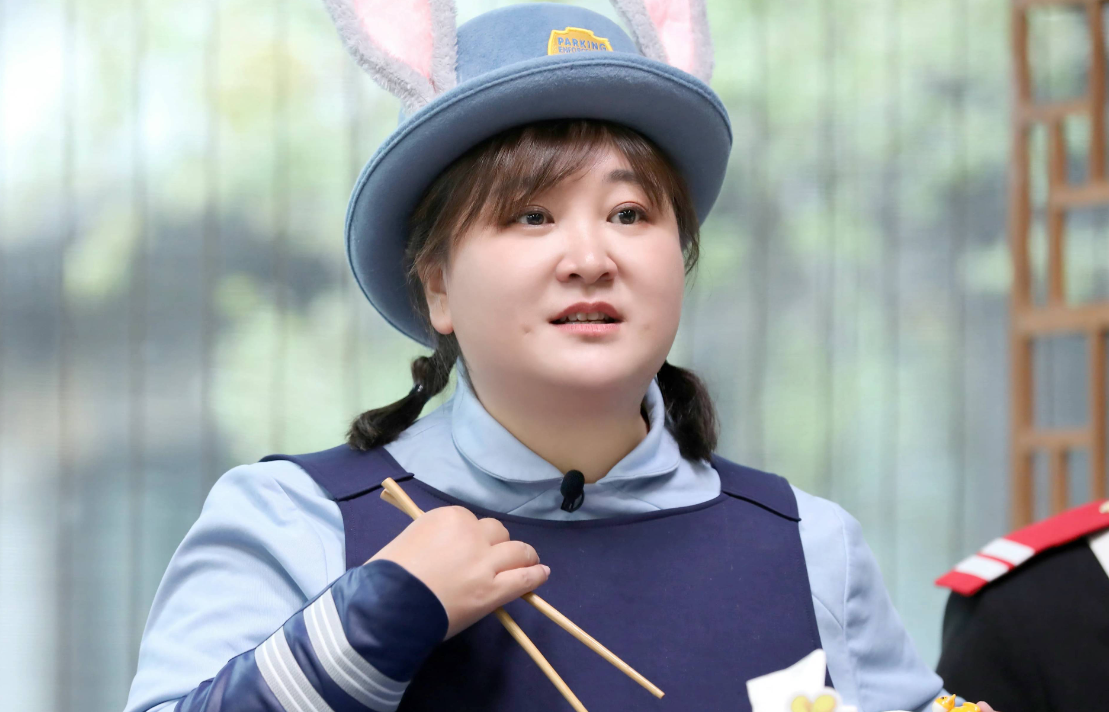 超200斤贾玲减肥成功,腹肌明显露出小蛮腰颜值回春,网友喊女神