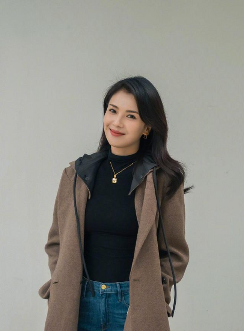 刘涛,时尚焦点!凭借优雅与成熟气质,敏锐的潮流触觉大胆尝试新风格.