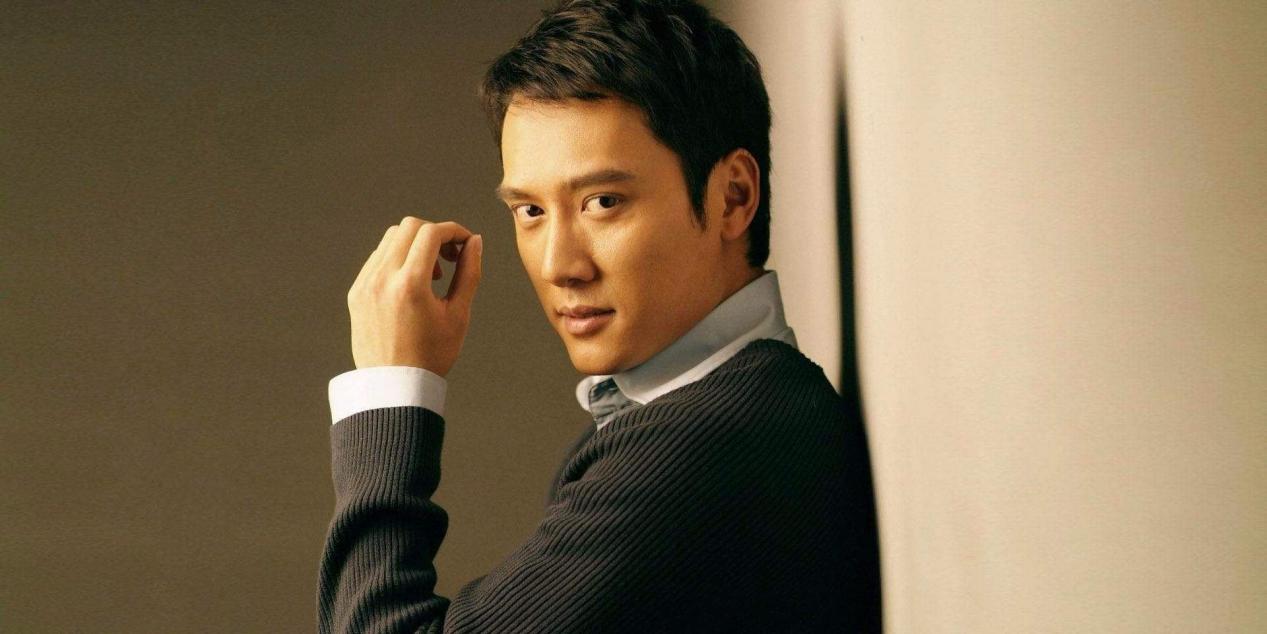 赵丽颖前夫冯绍峰的劲爆情史,和为他做主的女人们