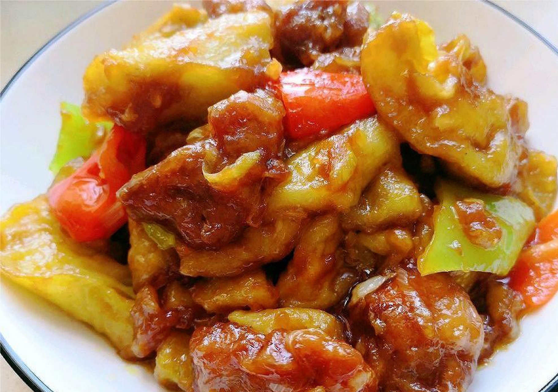 中原辣哥分享了溜肉段烧茄子的制作过程,需要准备猪肉,茄子等食材.