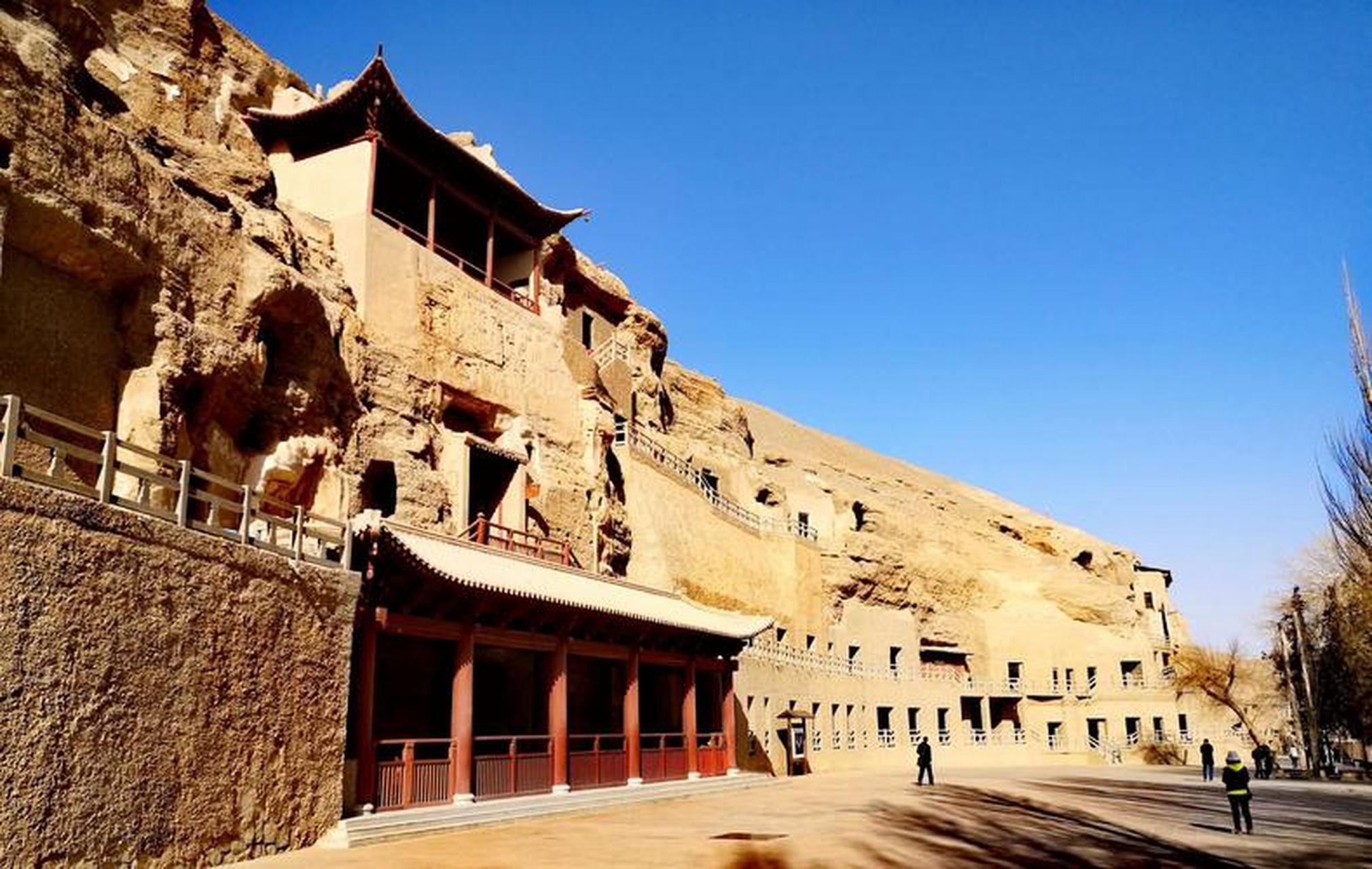 甘肃风景区排名前十名包括拉卜楞寺,敦煌莫高窟,麦积山风景区,黄河