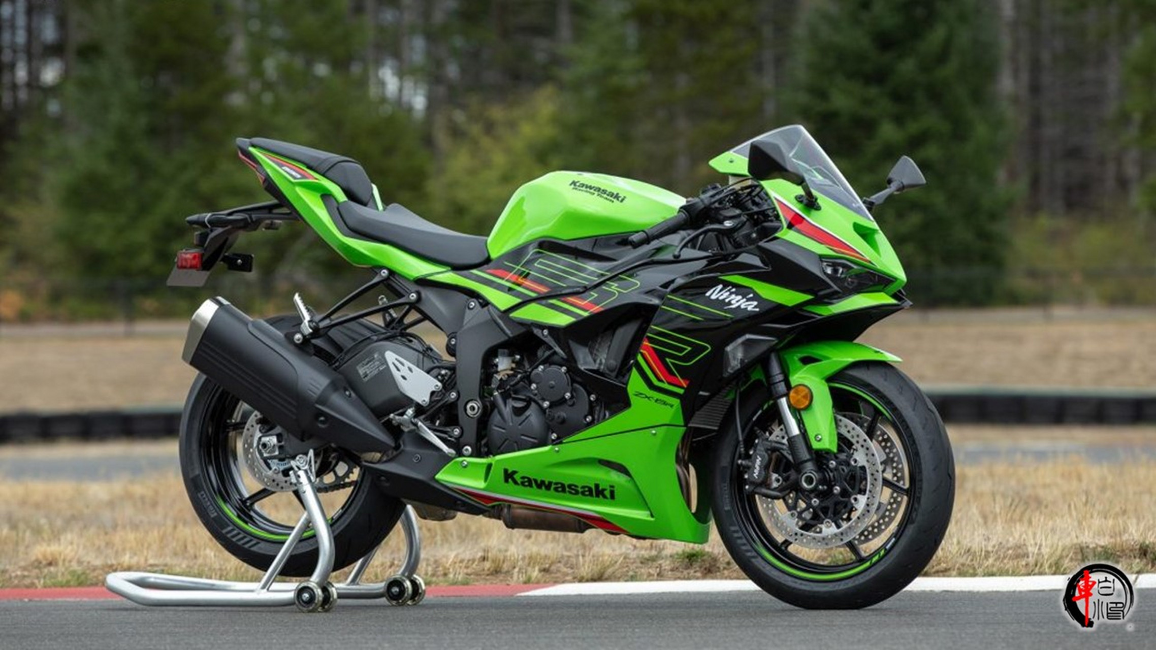 2024年中排四缸仿赛车型本田cbr600rr和川崎忍者zx-6r展开对决,外观和