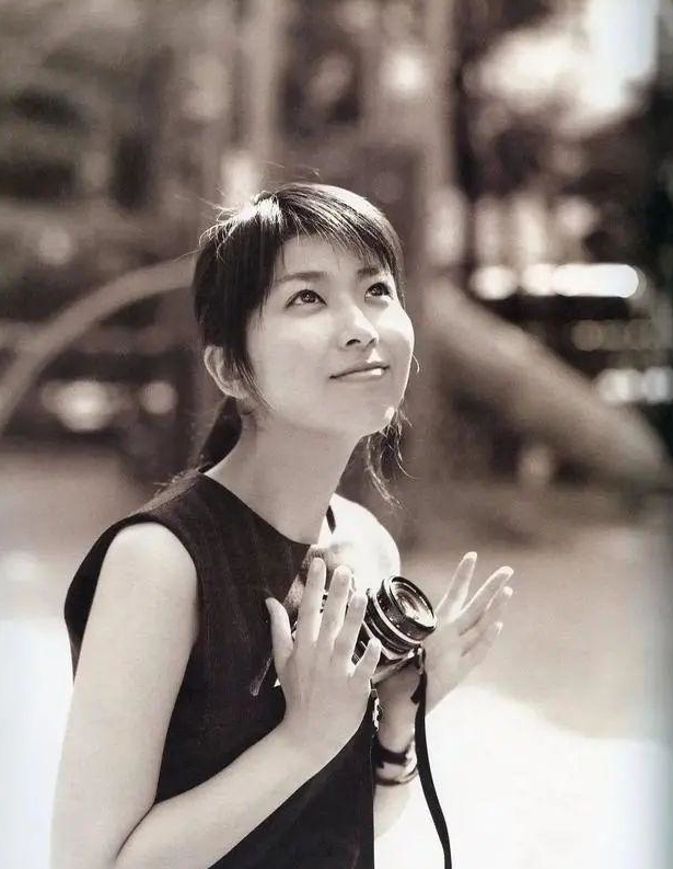 日本世家千金,木村拓哉的绯闻女友!却为丑男老公,与家人决裂