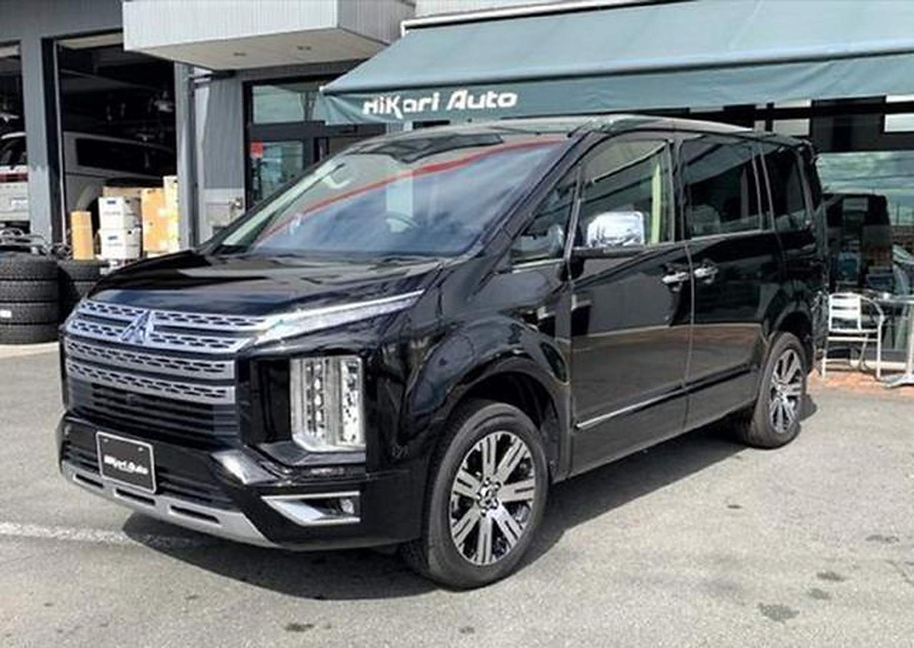 三菱得利卡作为集越野与实用于一体的全能面包车,外观引人注目,动力