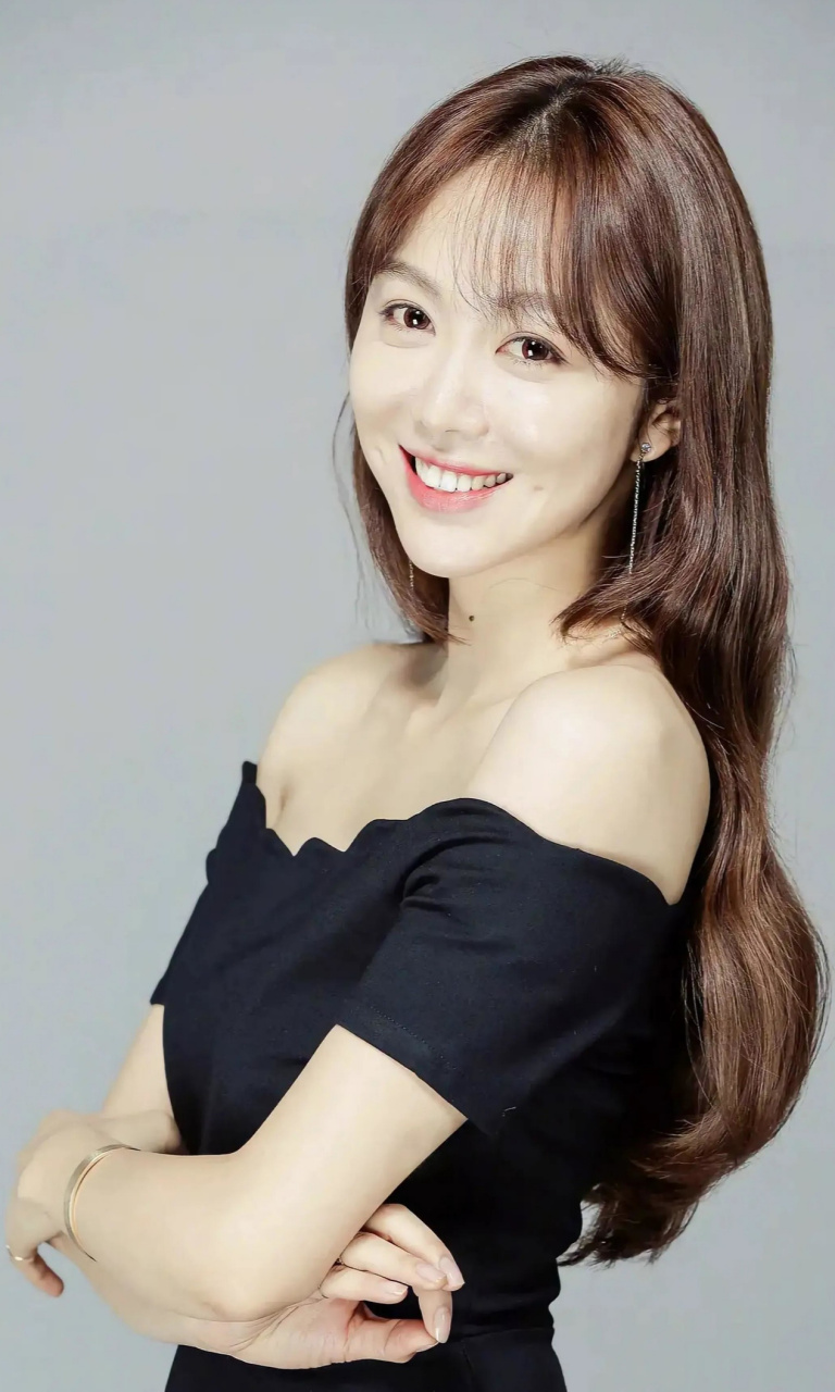 演技精湛姜妍, 明艳身材不凡! 气质妩媚得观众赞誉一片.