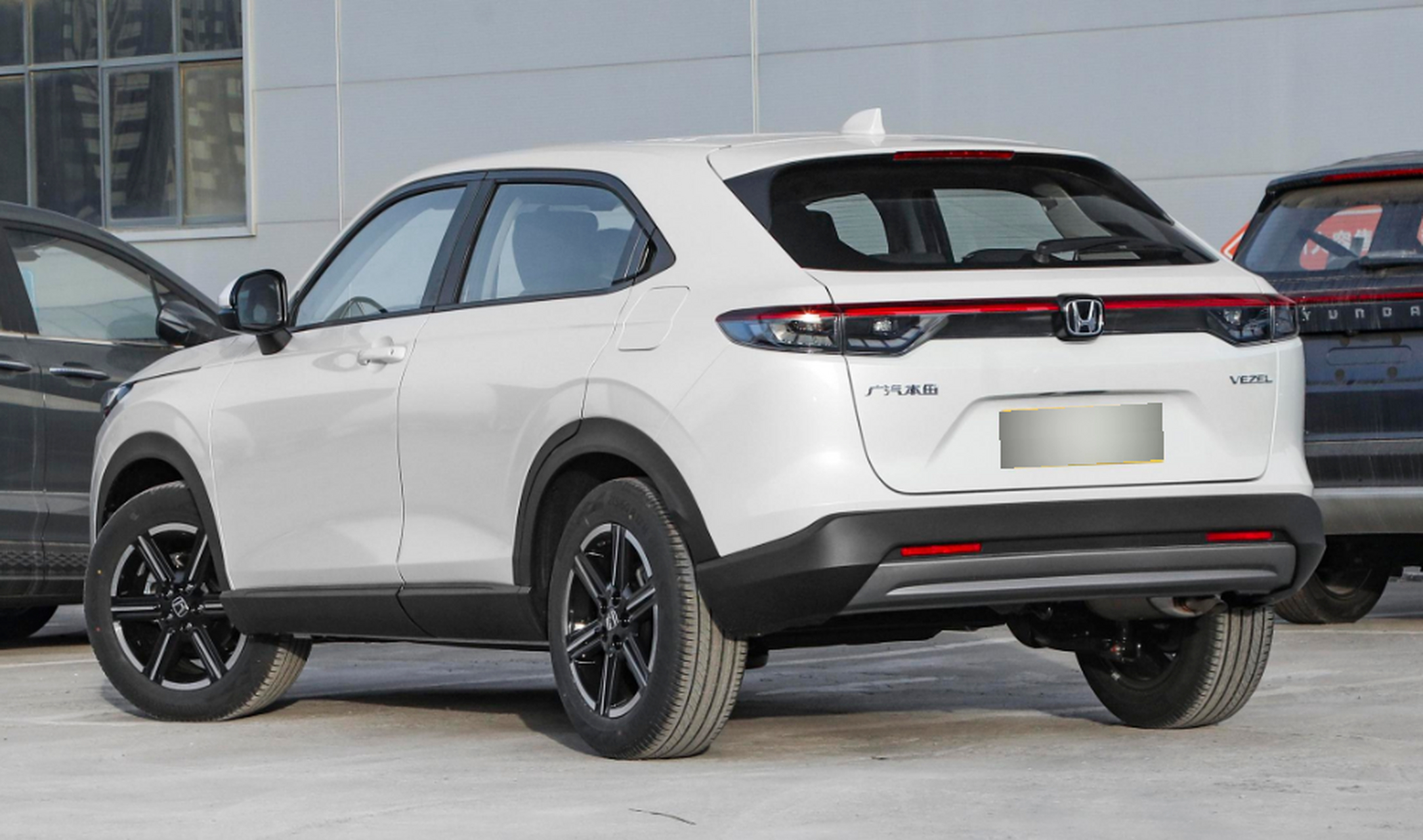 本田缤智,时尚小型suv!外观潮流动感.内饰略显繁复,但空间表现上乘!